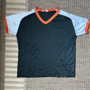 Super cute vintage from 70s or 80s v-neck mesh sportswear T-Shirt in size L‼️